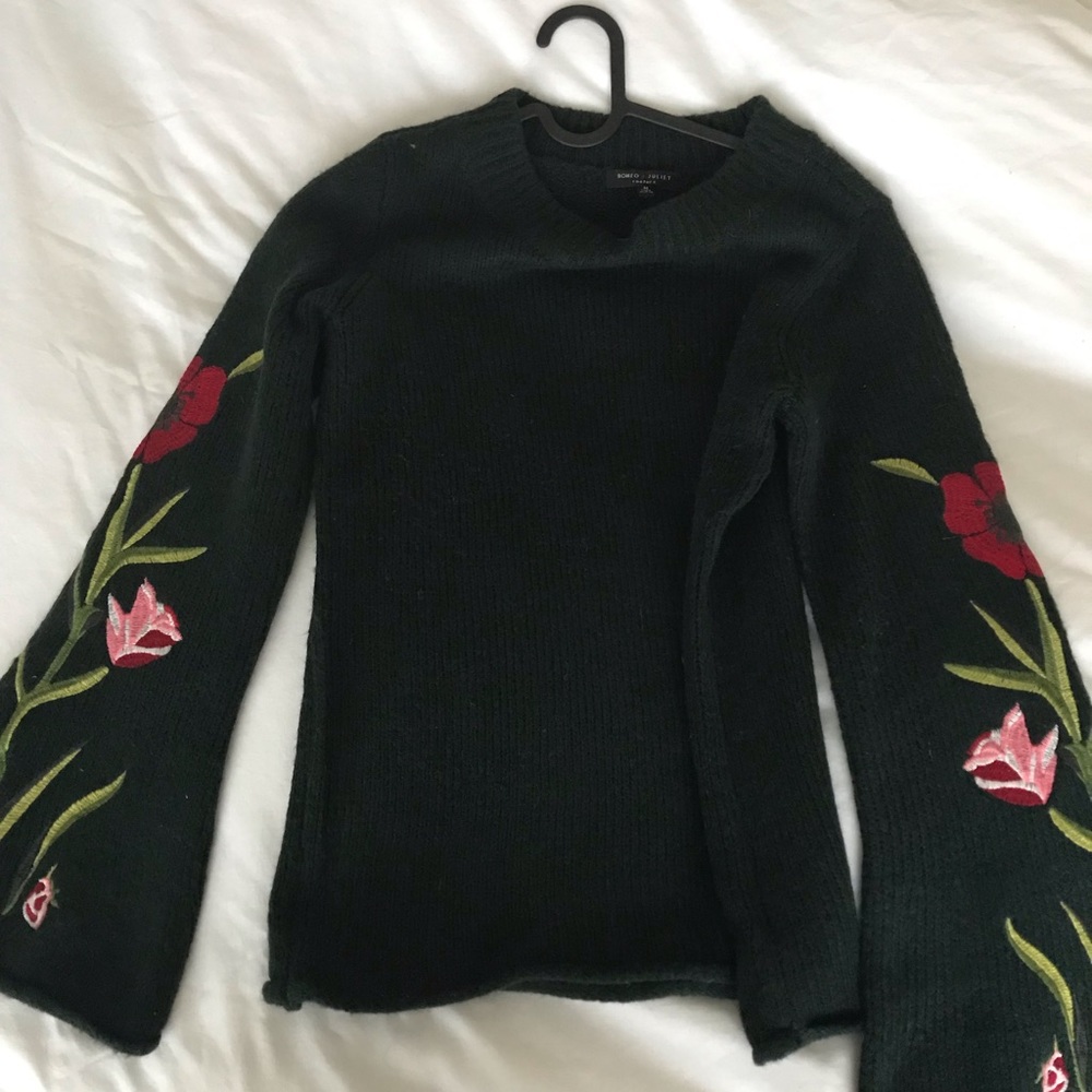 Green Floral Bell Sleeve Sweater 🌸